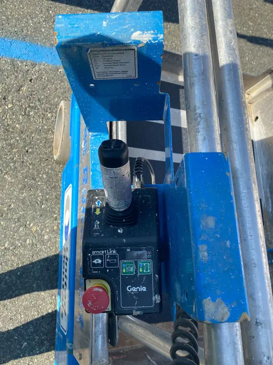 2016 Genie GR-20 Self-Propelled One-Person Lift