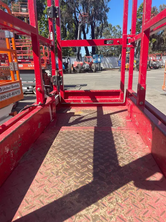 2018 MEC MICRO 19 Scissor Lift