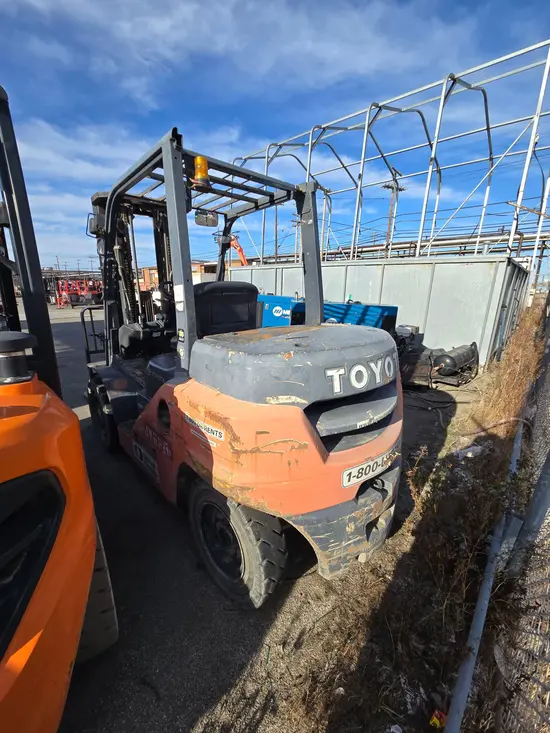 2015 Toyota 8FD35U Warehouse Forklift