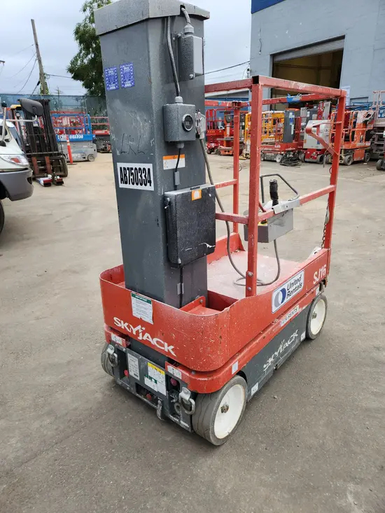 2018 Skyjack SJ16 Self-Propelled One-Person Lift
