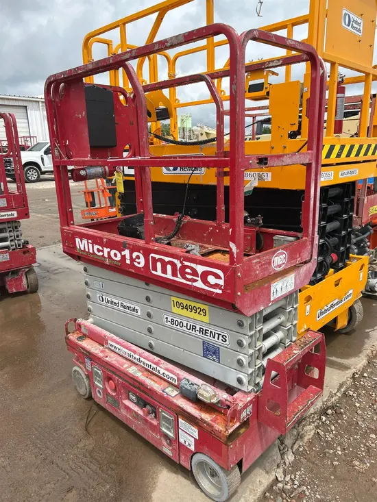 2019 MEC MICRO 19 Scissor Lift