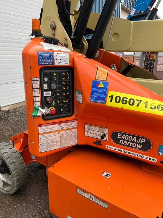 2017 JLG E400AJPN Articulating Boom Lift