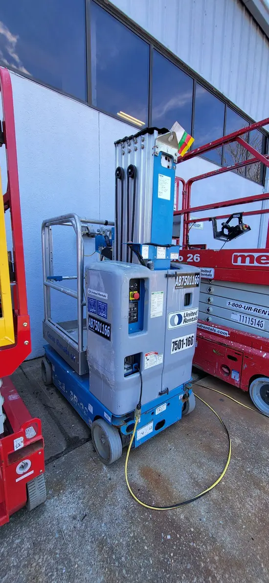 2018 Genie GR-20 Self-Propelled One-Person Lift