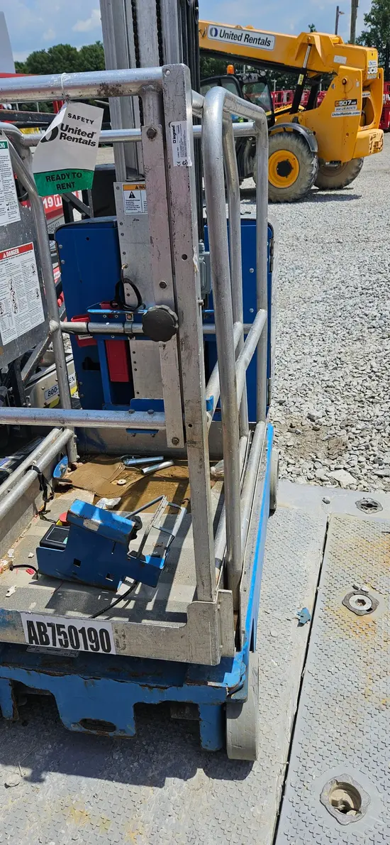 2016 Genie GR-20 Self-Propelled One-Person Lift