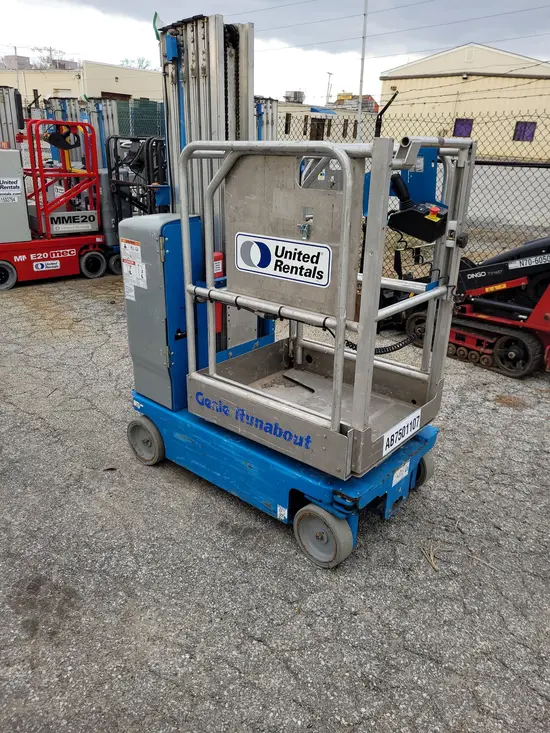 2017 Genie GR-20 Self-Propelled One-Person Lift
