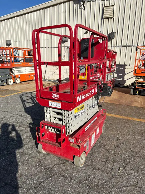 2018 MEC MICRO 19 Scissor Lift