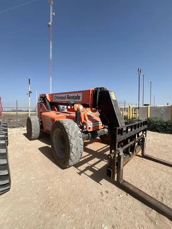 2017 SKYTRAK 8042 Forklift