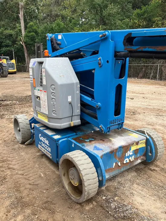 2014 Genie Z-34/22N Articulating Boom Lift