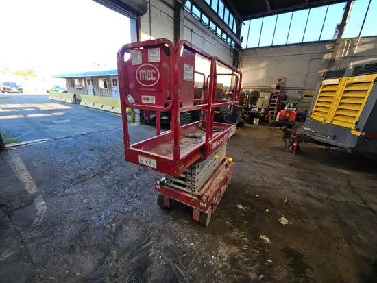 2018 MEC MICRO 19 Scissor Lift