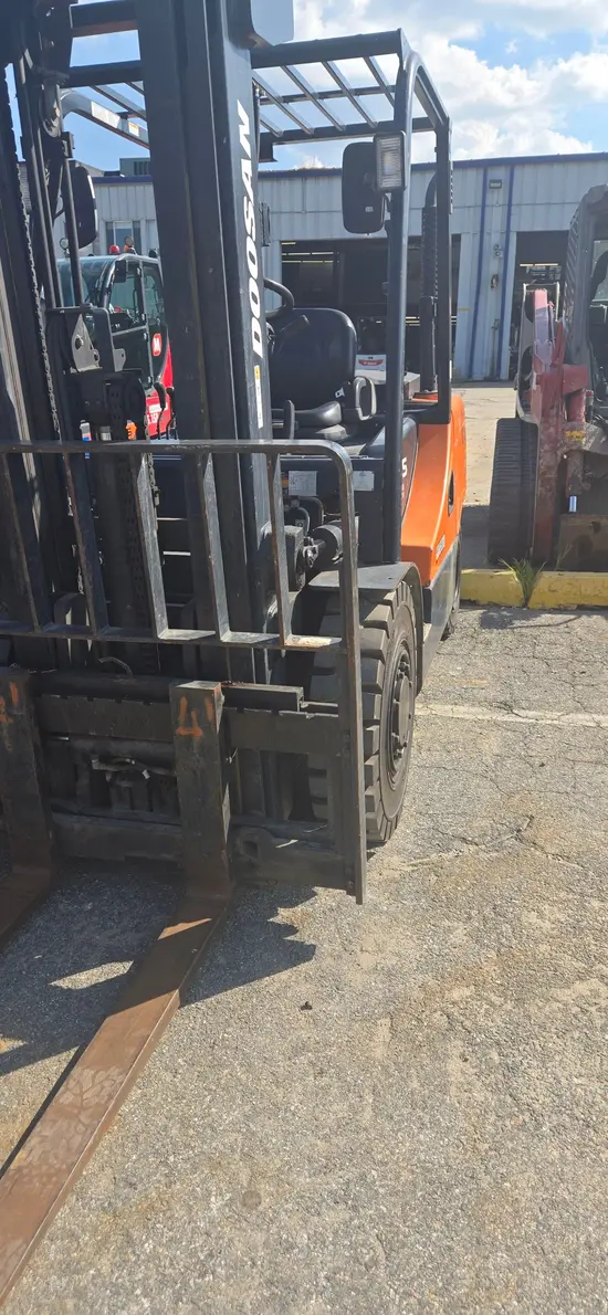 2016 Doosan D35S-7 Warehouse Forklift