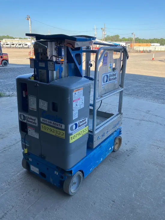 2018 Genie GR-12 Self-Propelled One-Person Lift
