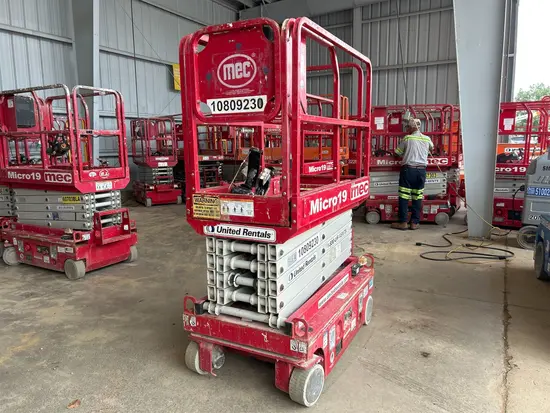 2018 MEC MICRO 19 Scissor Lift