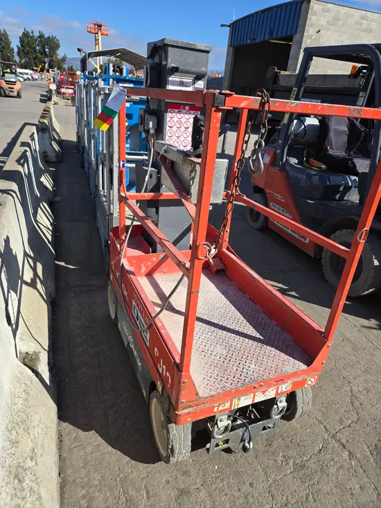 2018 Skyjack SJ12 Self-Propelled One-Person Lift
