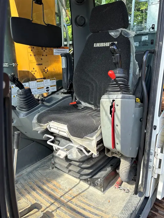 2019 LIEBHERR R926 Excavator