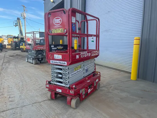 2017 MEC MICRO 19 Scissor Lift