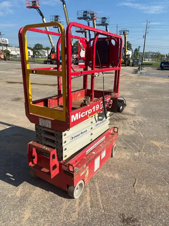 2019 MEC MICRO 19 Scissor Lift