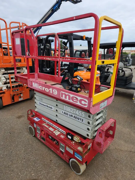 2018 MEC MICRO 19 Scissor Lift