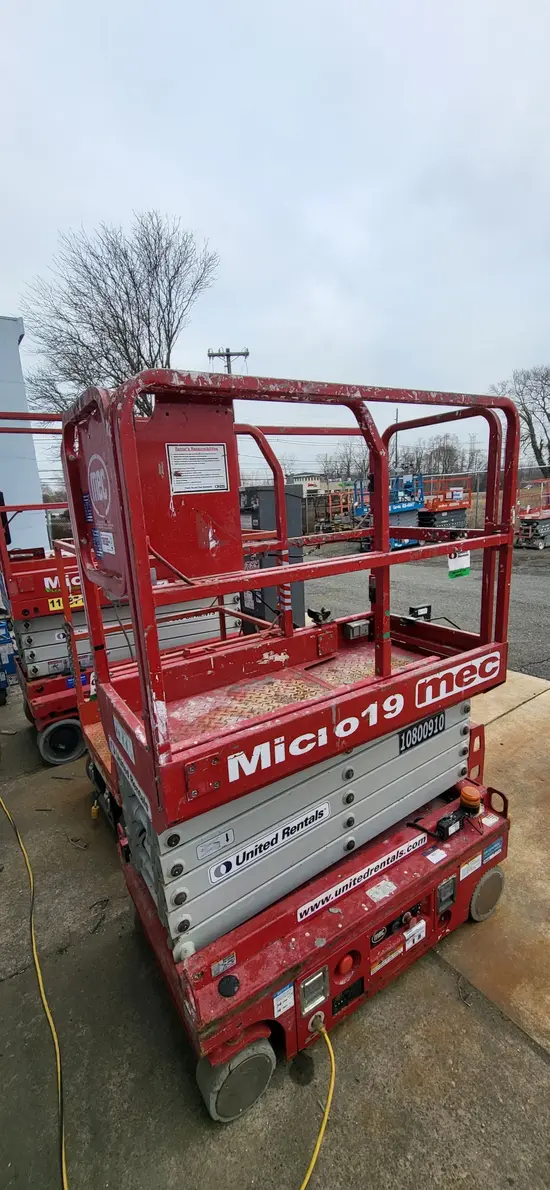 2018 MEC MICRO 19 Scissor Lift