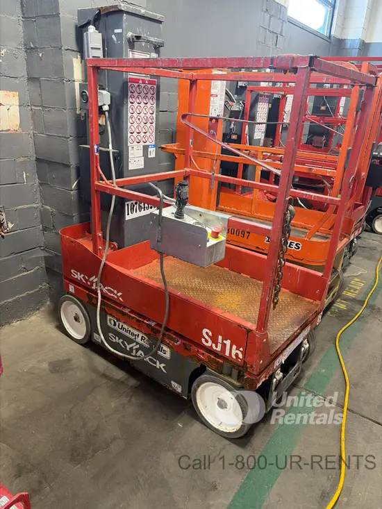 2018 Skyjack SJ16 Self-Propelled One-Person Lift