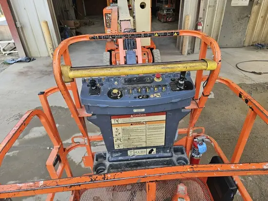 2017 JLG E400AJPN Articulating Boom Lift