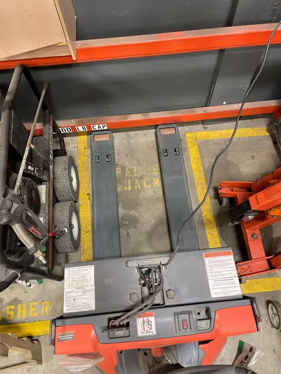 2022 Toyota 8HBW23 Jack