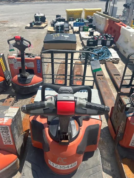 2021 Toyota 8HBE30 Jack