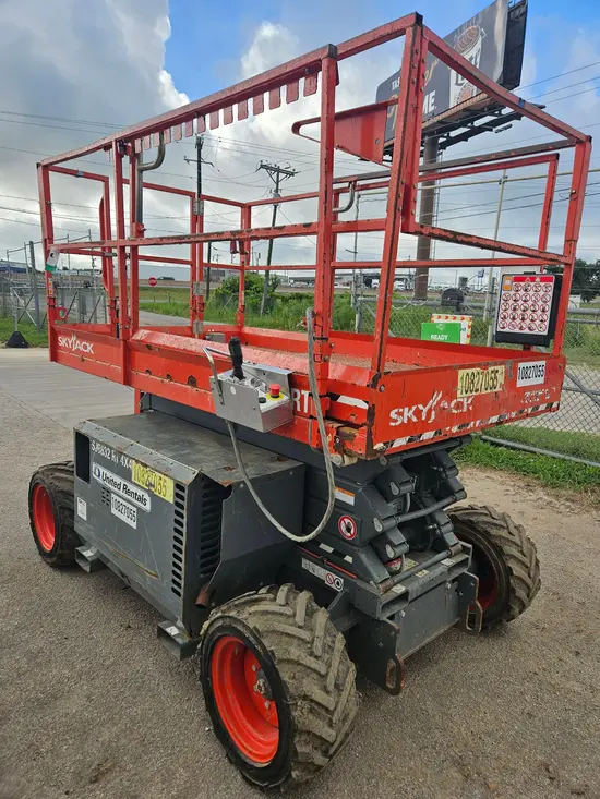 2018 Skyjack SJ6832RT Rough Terrain Scissor Lift