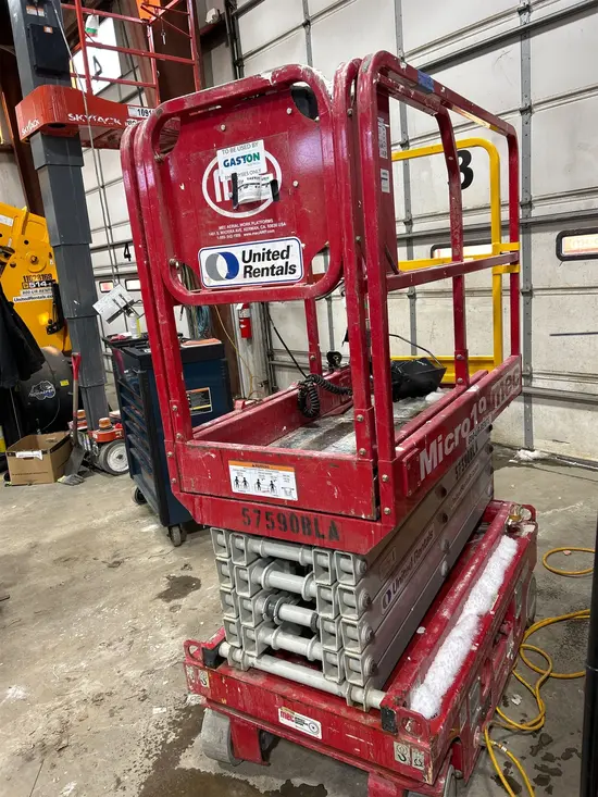 2018 MEC MICRO 19 Scissor Lift