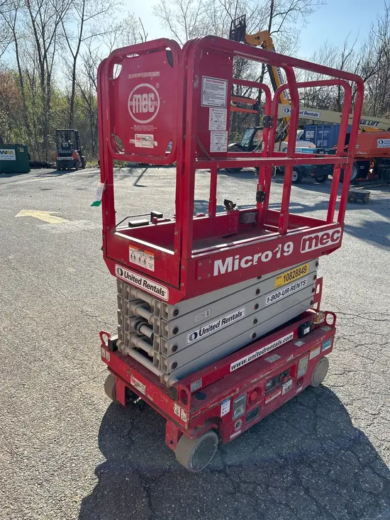 2018 MEC MICRO 19 Scissor Lift