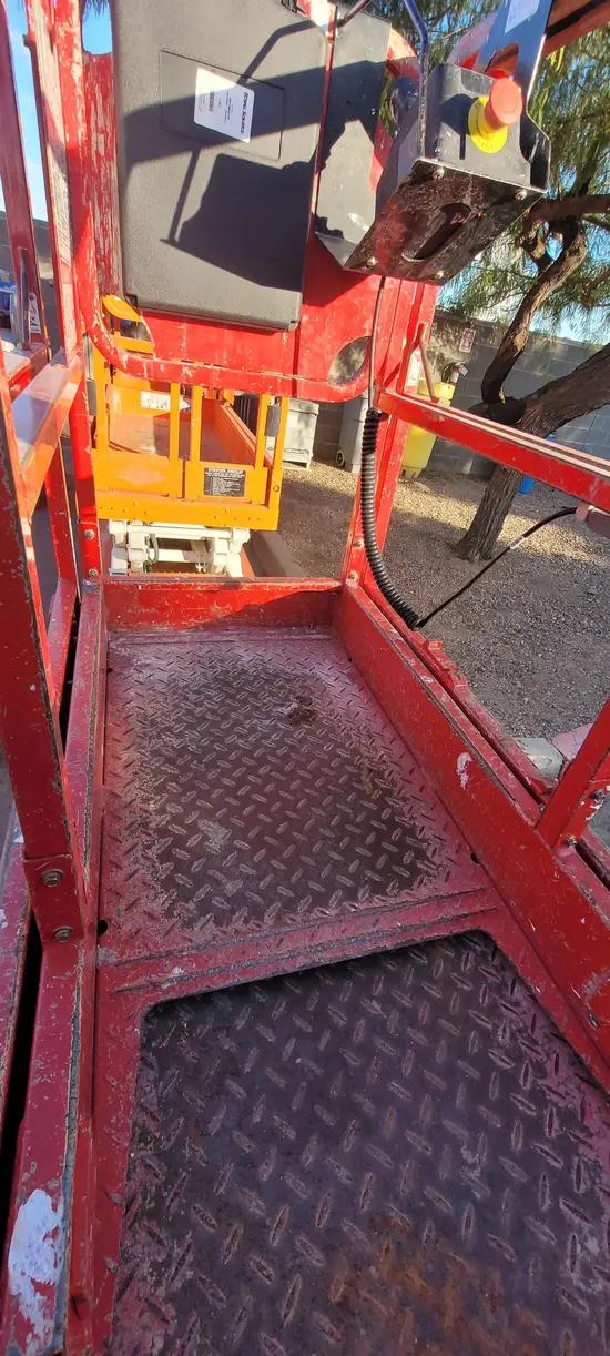 2018 MEC MICRO 19 Scissor Lift