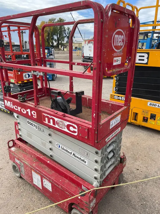 2018 MEC MICRO 19 Scissor Lift