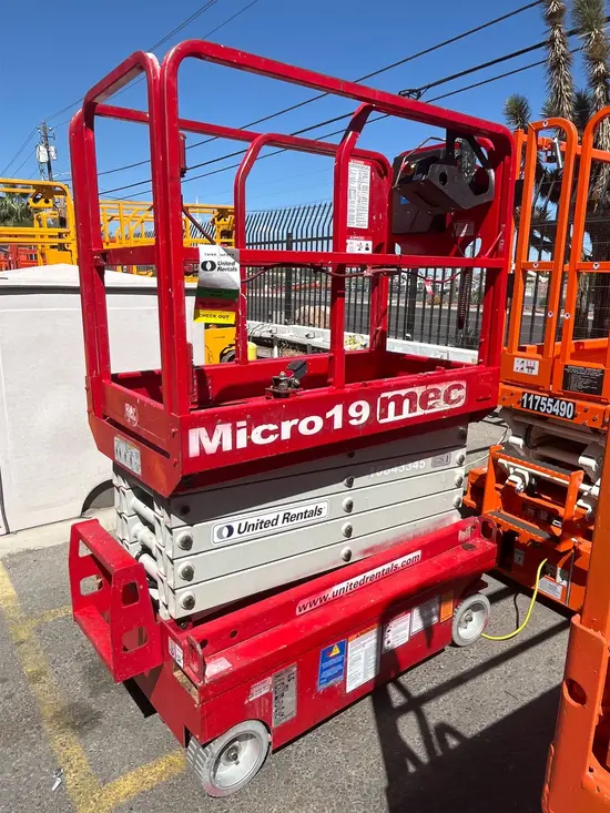 2018 MEC MICRO 19 Scissor Lift