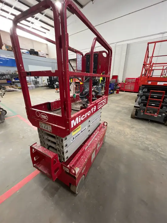 2018 MEC MICRO 19 Scissor Lift