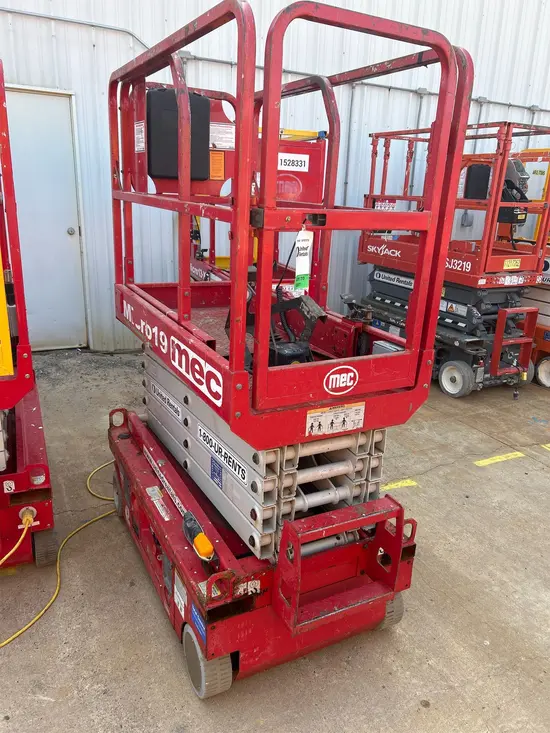 2019 MEC MICRO 19 Scissor Lift