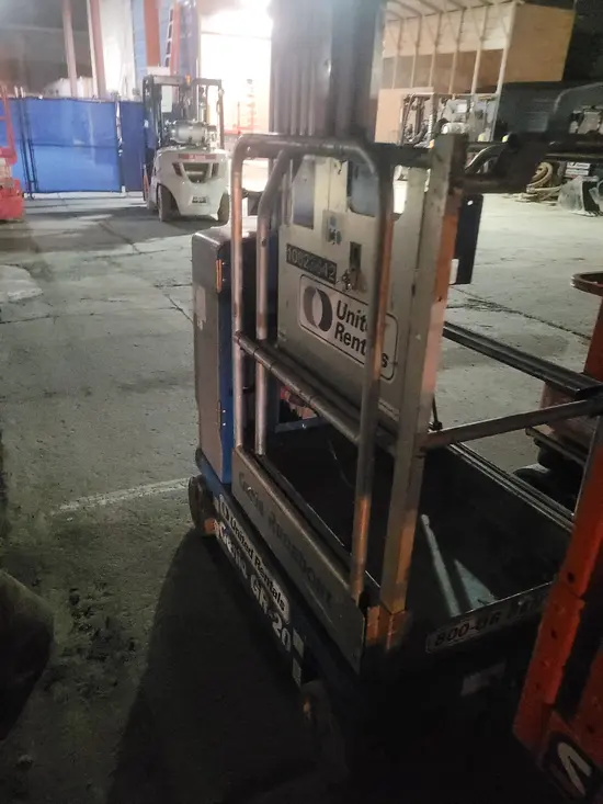 2018 Genie GR-20 Self-Propelled One-Person Lift