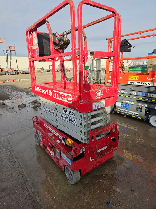 2018 MEC MICRO 19 Scissor Lift
