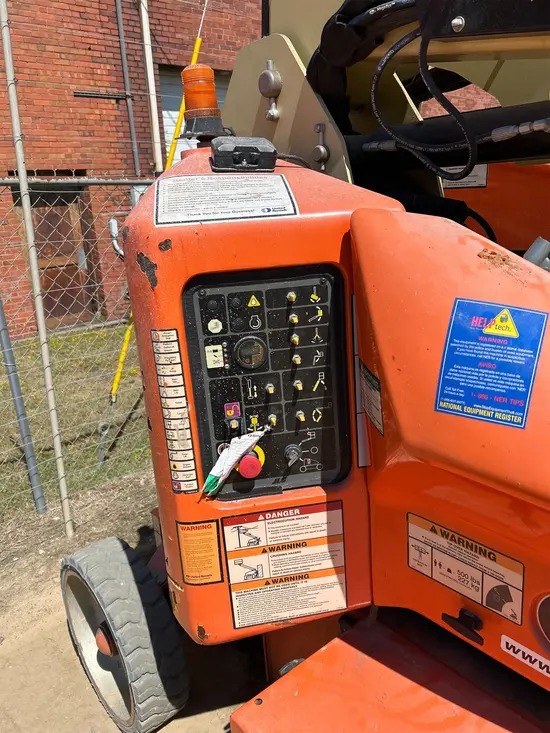 2017 JLG E400AJPN Articulating Boom Lift