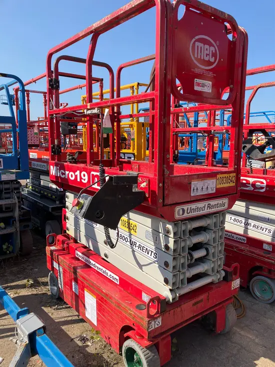 2018 MEC MICRO 19 Scissor Lift
