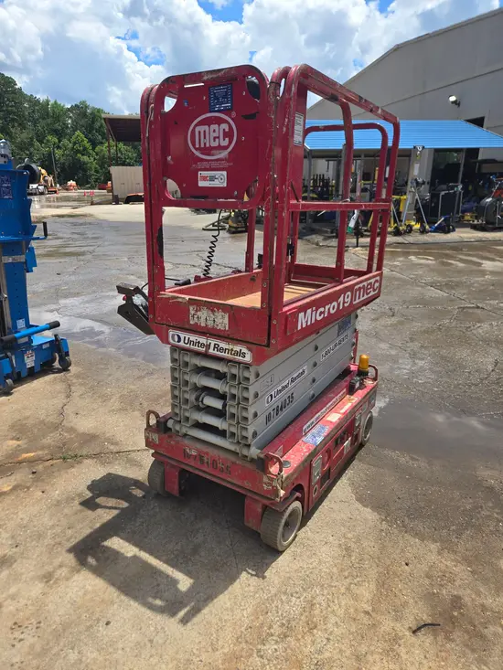 2018 MEC MICRO 19 Scissor Lift