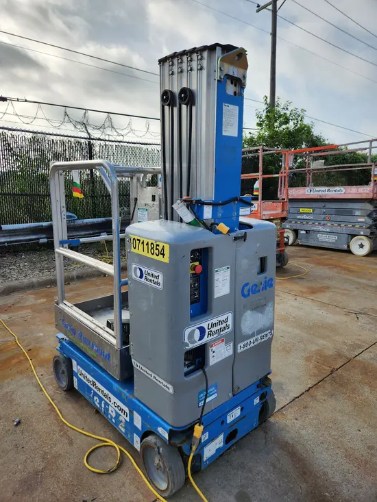 2018 Genie GR-20 Self-Propelled One-Person Lift