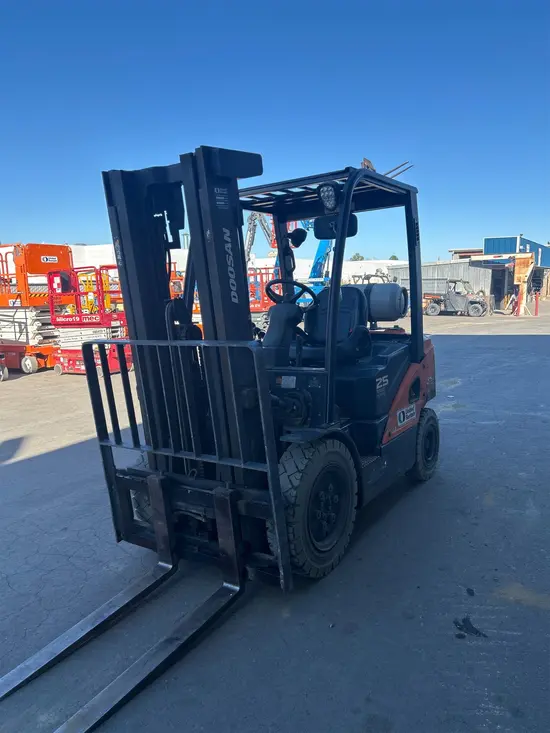 2022 Doosan G25P-7DF Warehouse Forklift