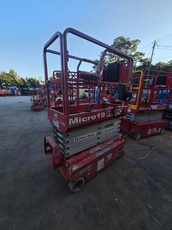2019 MEC MICRO 19 Scissor Lift