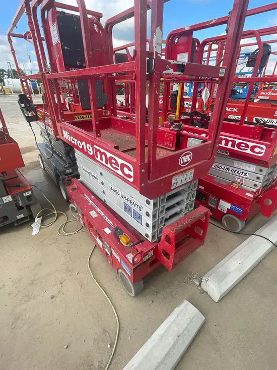 2018 MEC MICRO 19 Scissor Lift