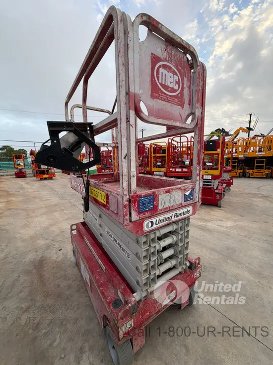 2018 MEC MICRO 19 Scissor Lift