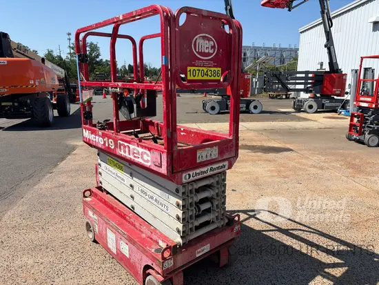 2017 MEC MICRO 19 Scissor Lift