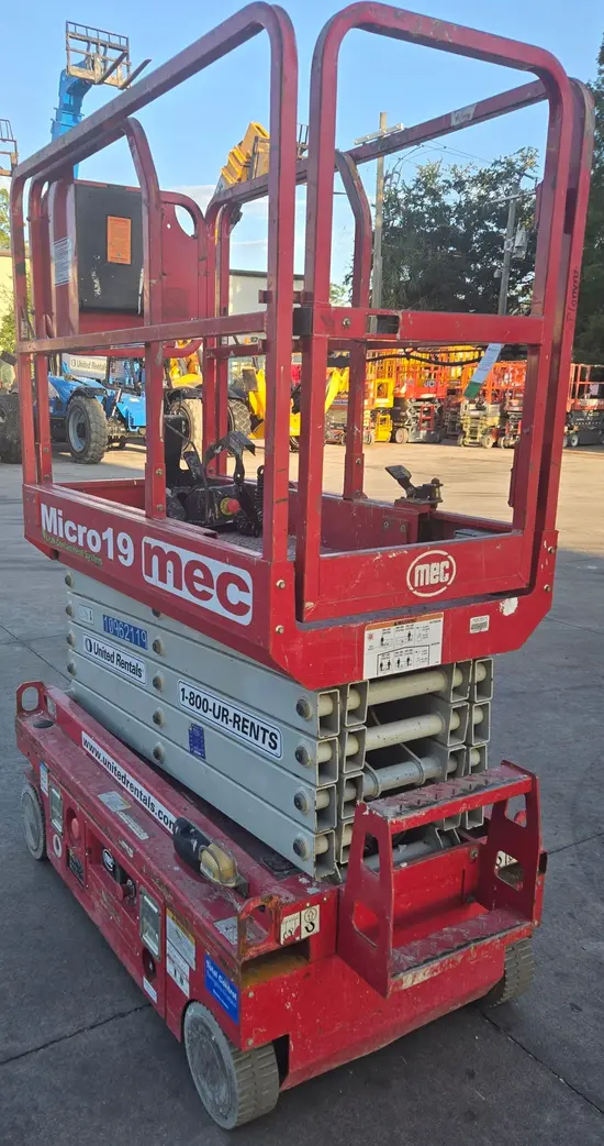 2019 MEC MICRO 19 Scissor Lift