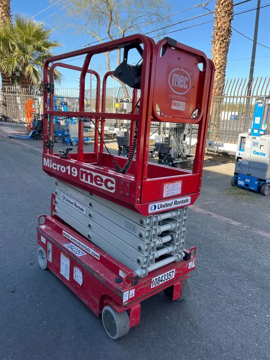 2018 MEC MICRO 19 Scissor Lift