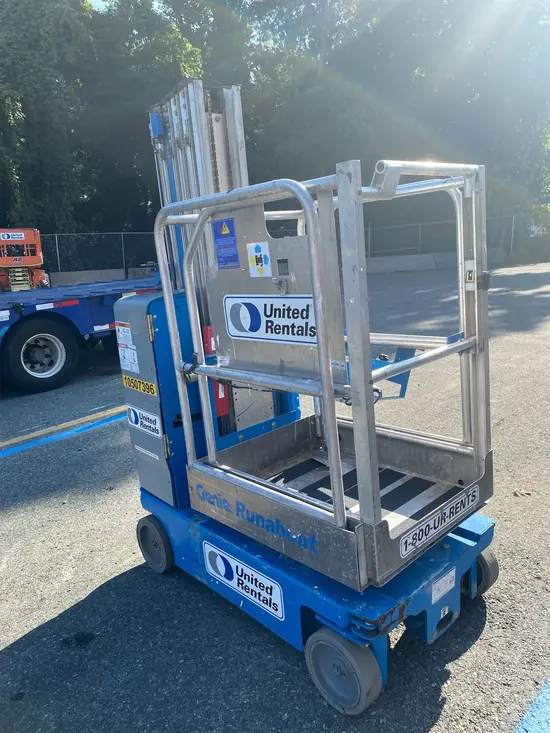 2016 Genie GR-20 Self-Propelled One-Person Lift