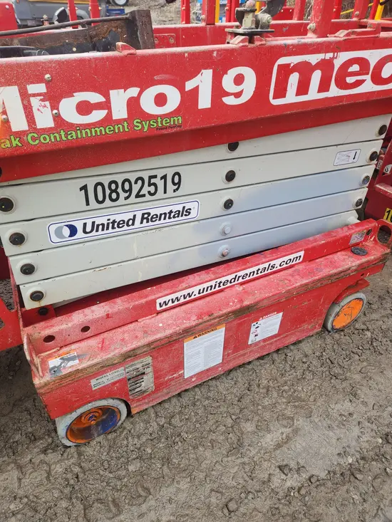 2019 MEC MICRO 19 Scissor Lift