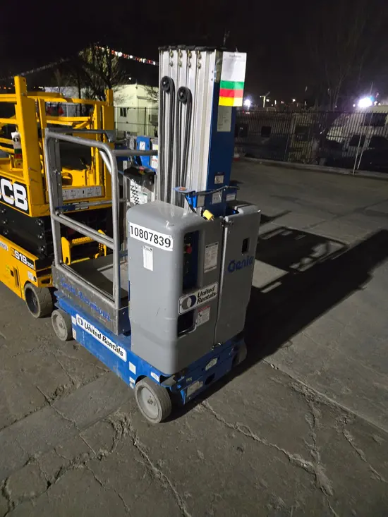 2018 Genie GR-20 Self-Propelled One-Person Lift